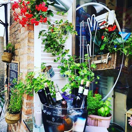 Le Barbatelle Vino e Cucina