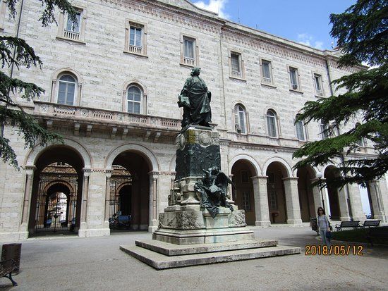 Monumento a Pietro Vannucci Detto Il Perugino